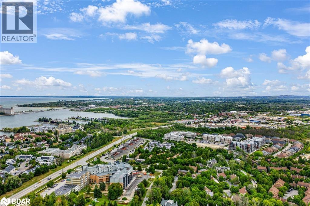 Photo 33 of 548 Oxbow Crescent, Collingwood ON