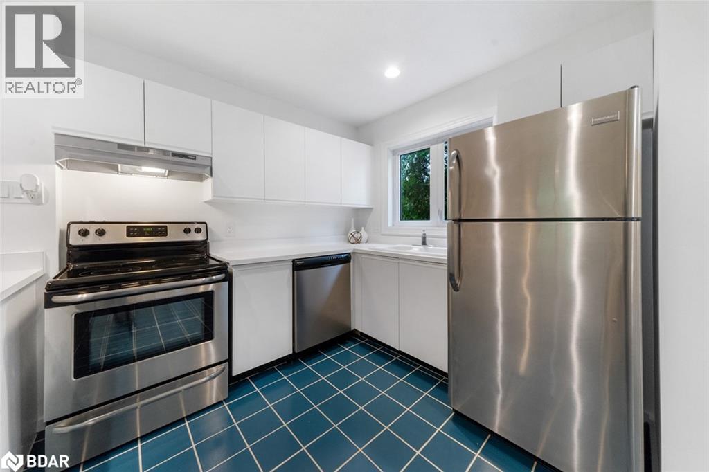 Photo 22 of 548 Oxbow Crescent, Collingwood ON