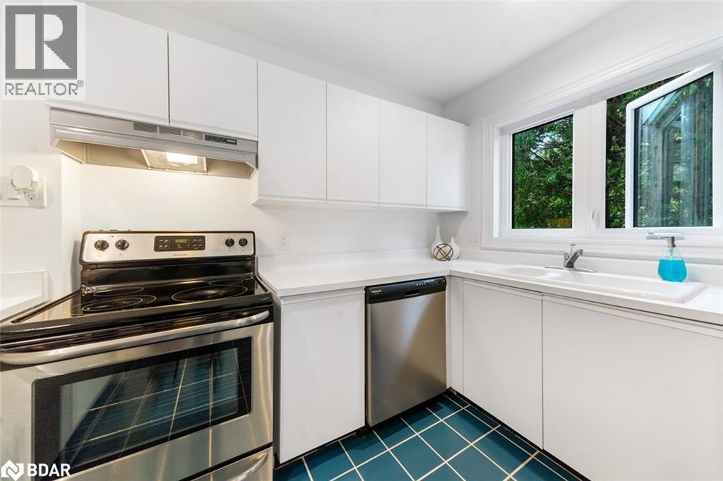 Photo 32 of 548 Oxbow Crescent, Collingwood ON