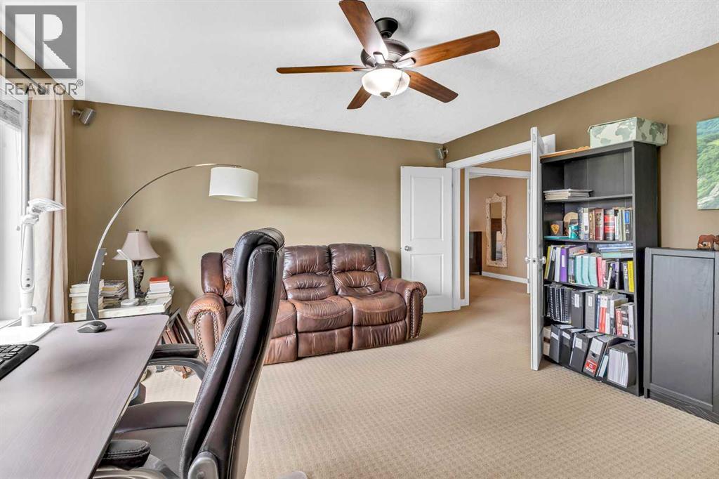 84 Sherwood Rise NW, Calgary, Alberta