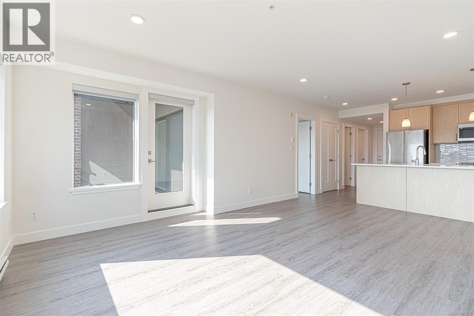 Photo 8 of 207 135 Haliburton St, Nanaimo BC
