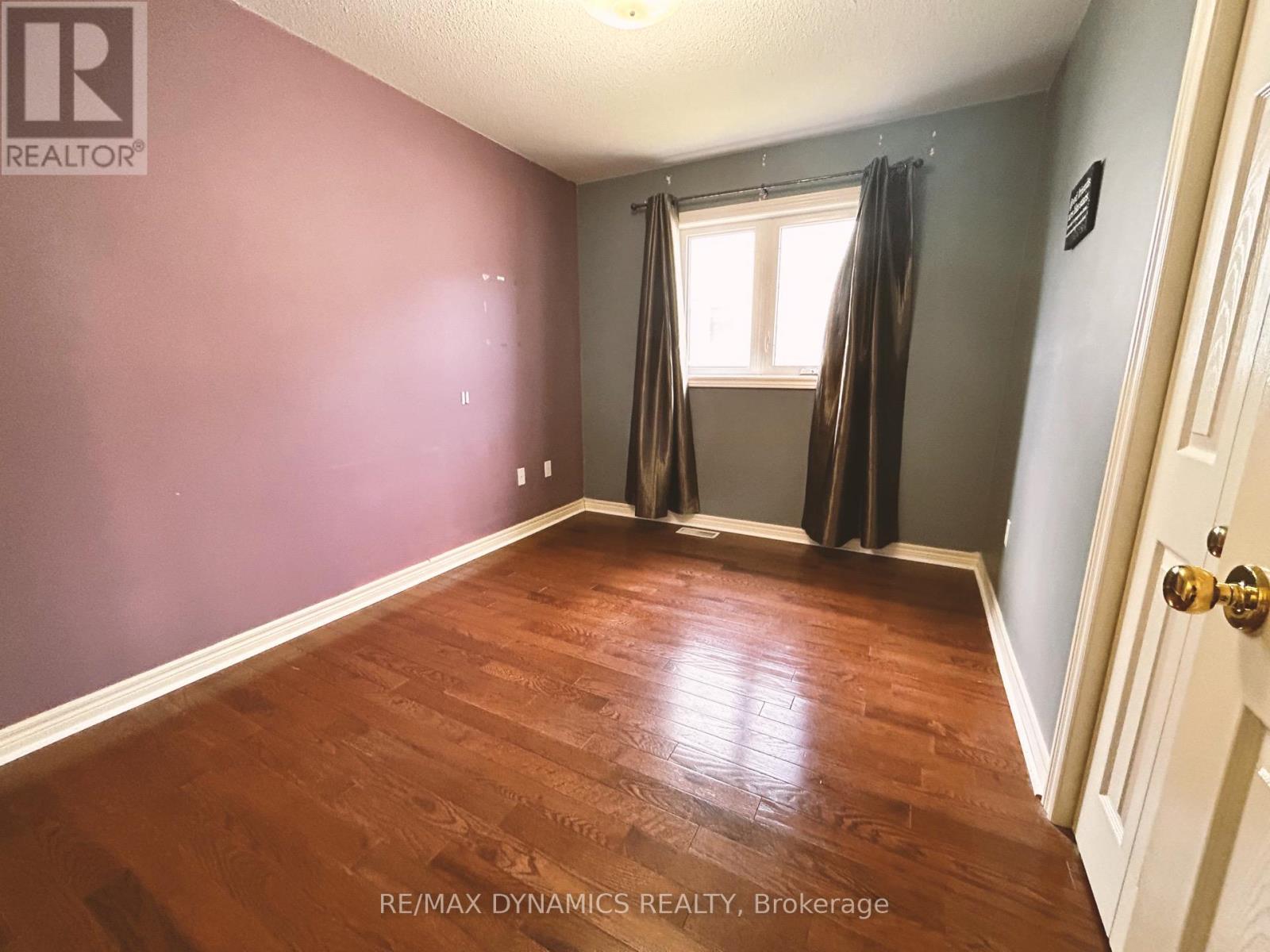 Photo 4 of 7984 Grossi Court, Niagara Falls ON