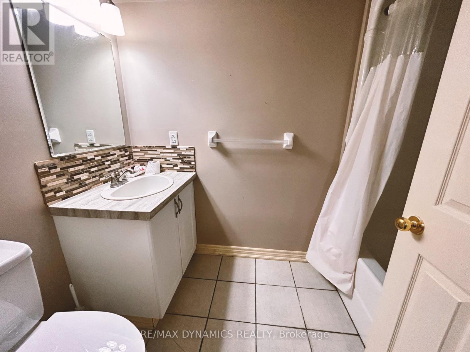 Photo 5 of 7984 Grossi Court, Niagara Falls ON