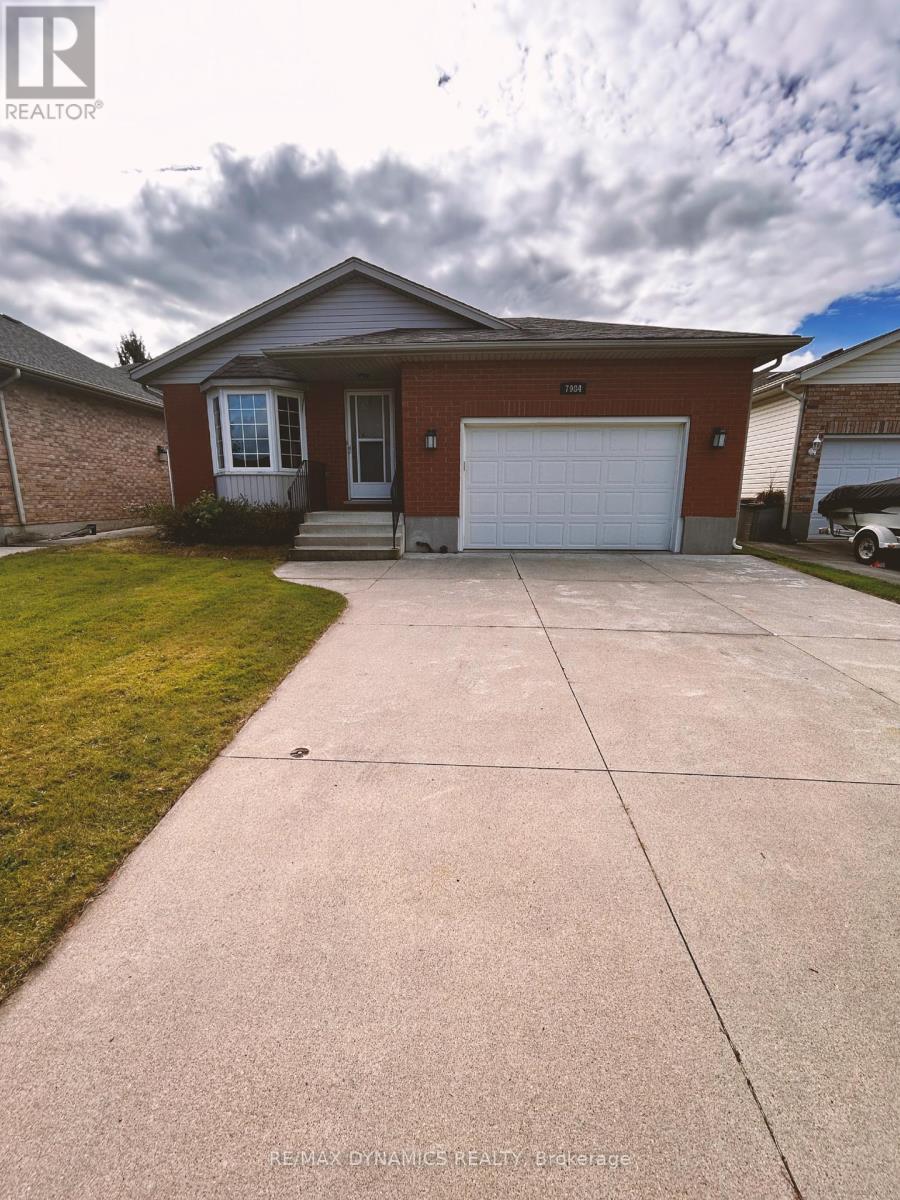 Photo 3 of 7984 Grossi Court, Niagara Falls ON