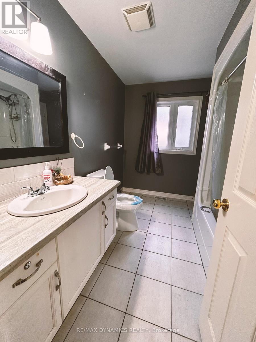 Photo 9 of 7984 Grossi Court, Niagara Falls ON