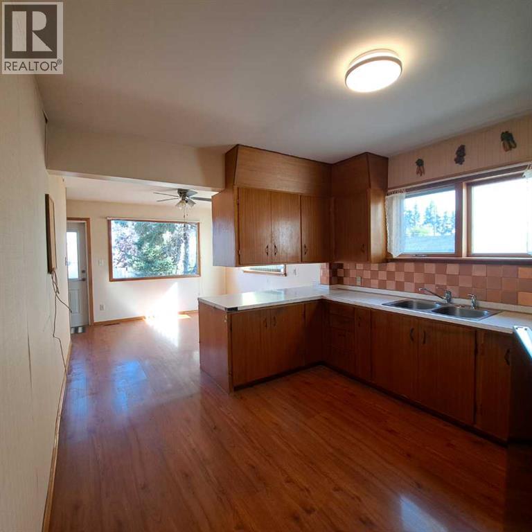 Photo 10 of 5316 50 Street, Lloydminster AB