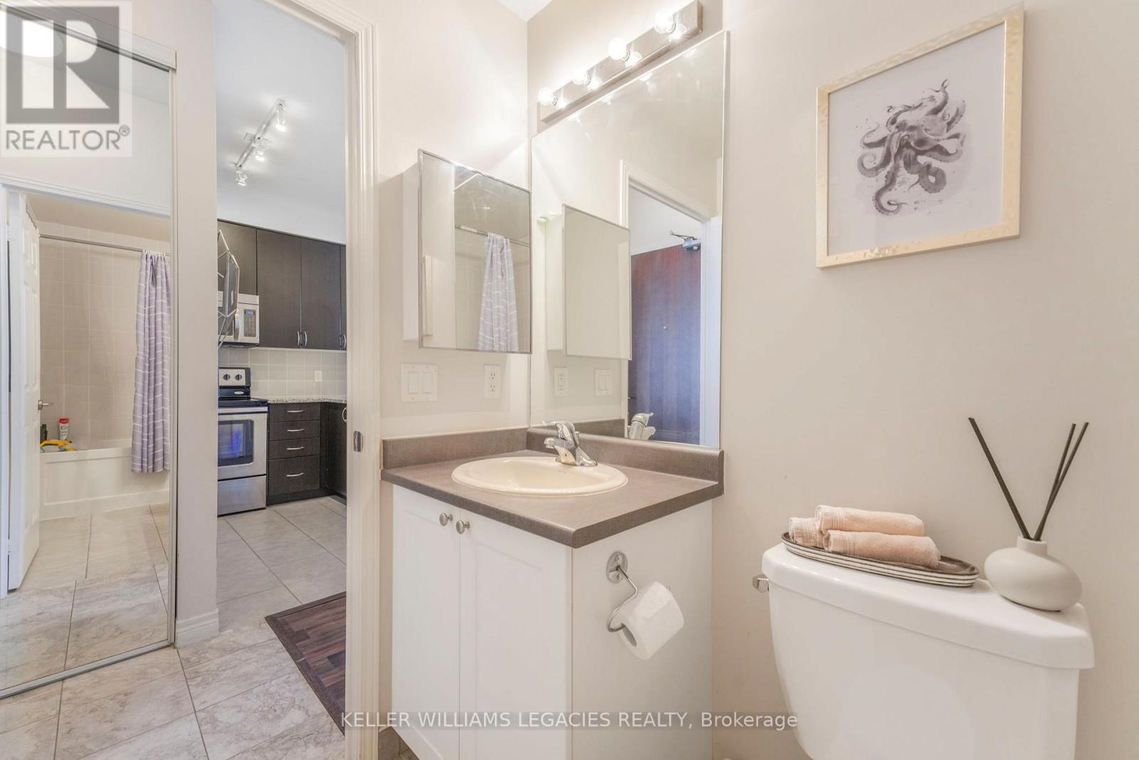 Photo 10 of Ph 18 339 Rathburn Road W, Mississauga ON