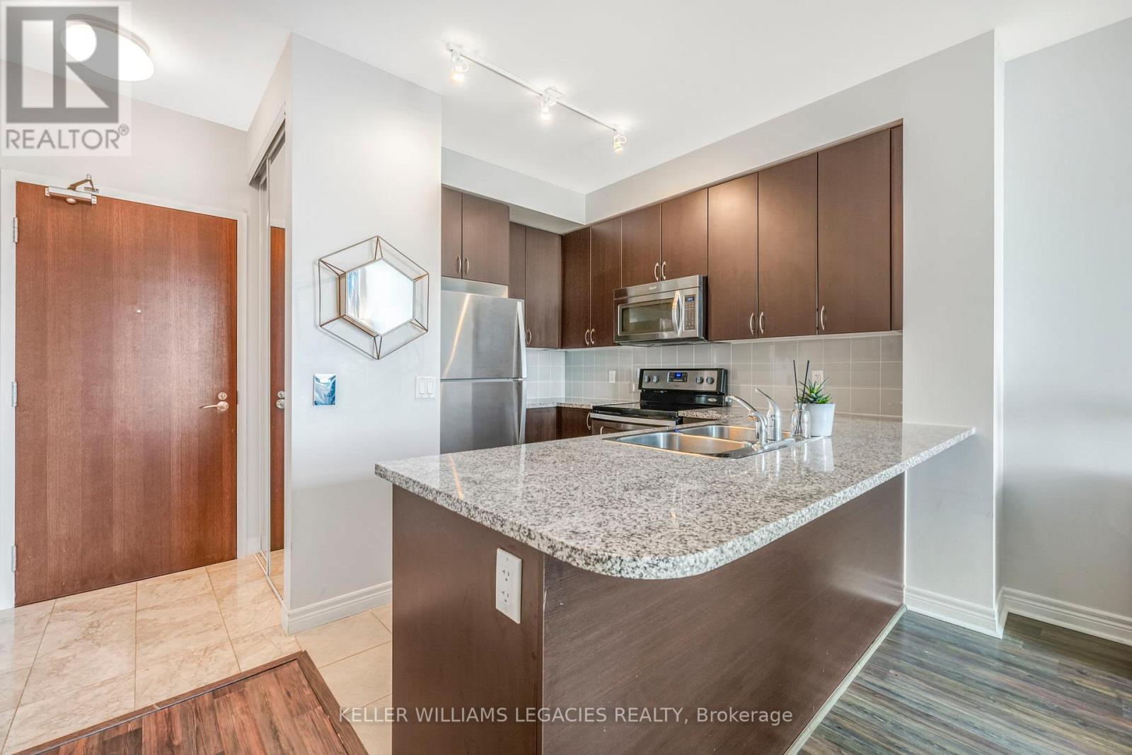 Photo 3 of Ph 18 339 Rathburn Road W, Mississauga ON