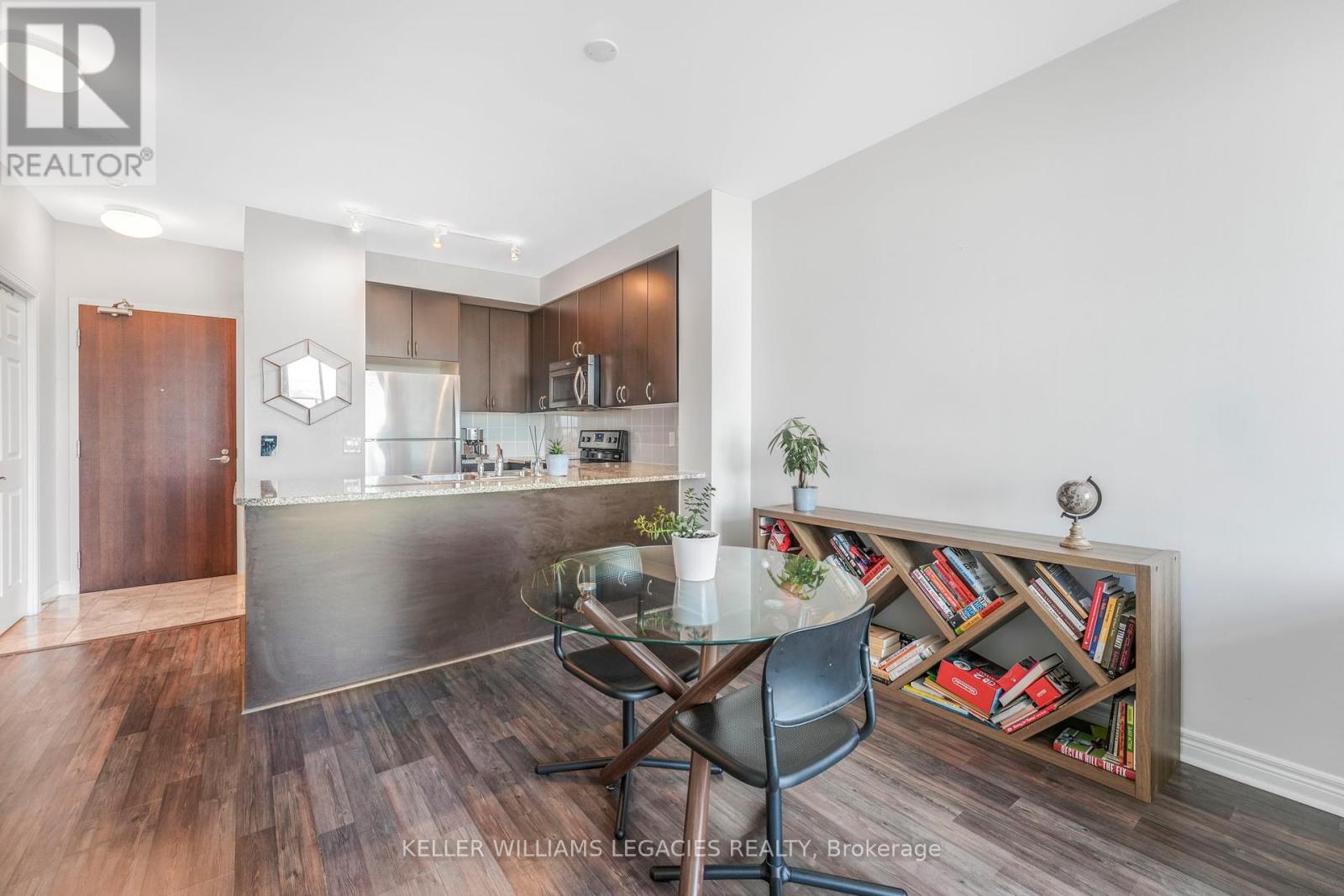 Photo 4 of Ph 18 339 Rathburn Road W, Mississauga ON