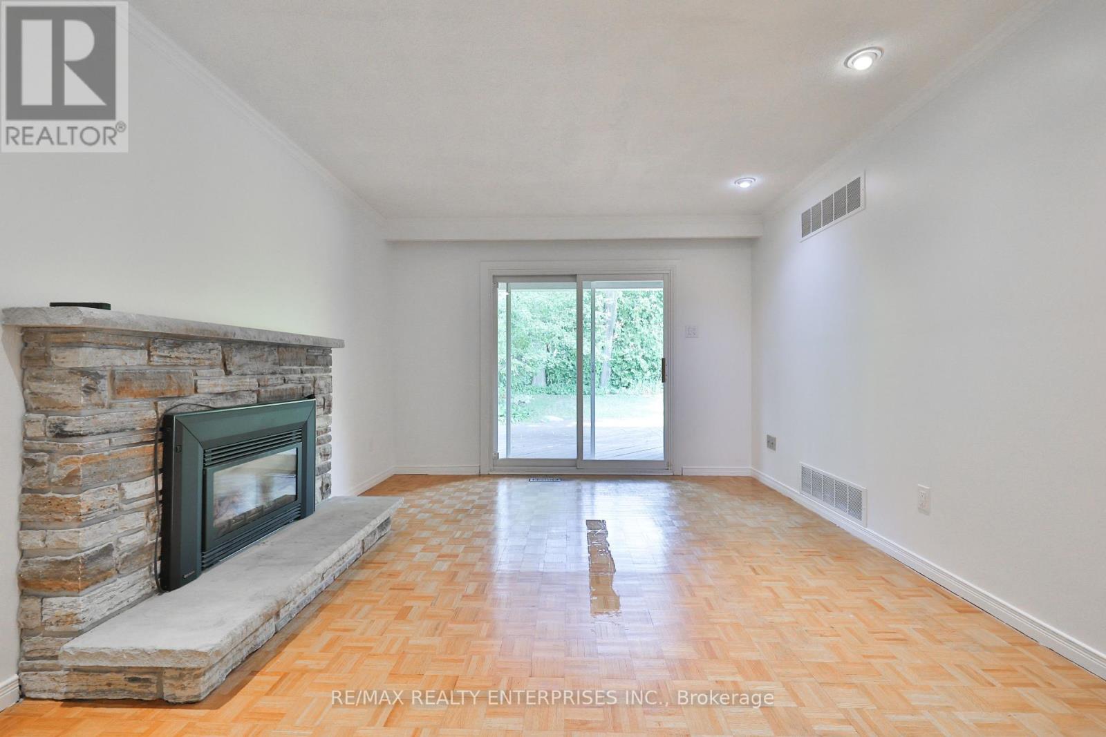 Photo 11 of 2501 Benedet Drive, Mississauga ON