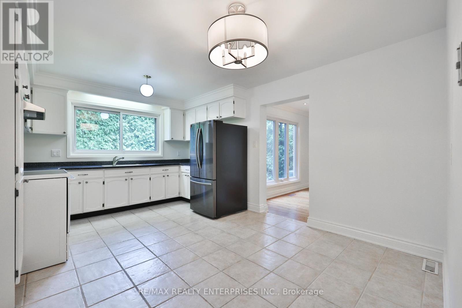 Photo 13 of 2501 Benedet Drive, Mississauga ON