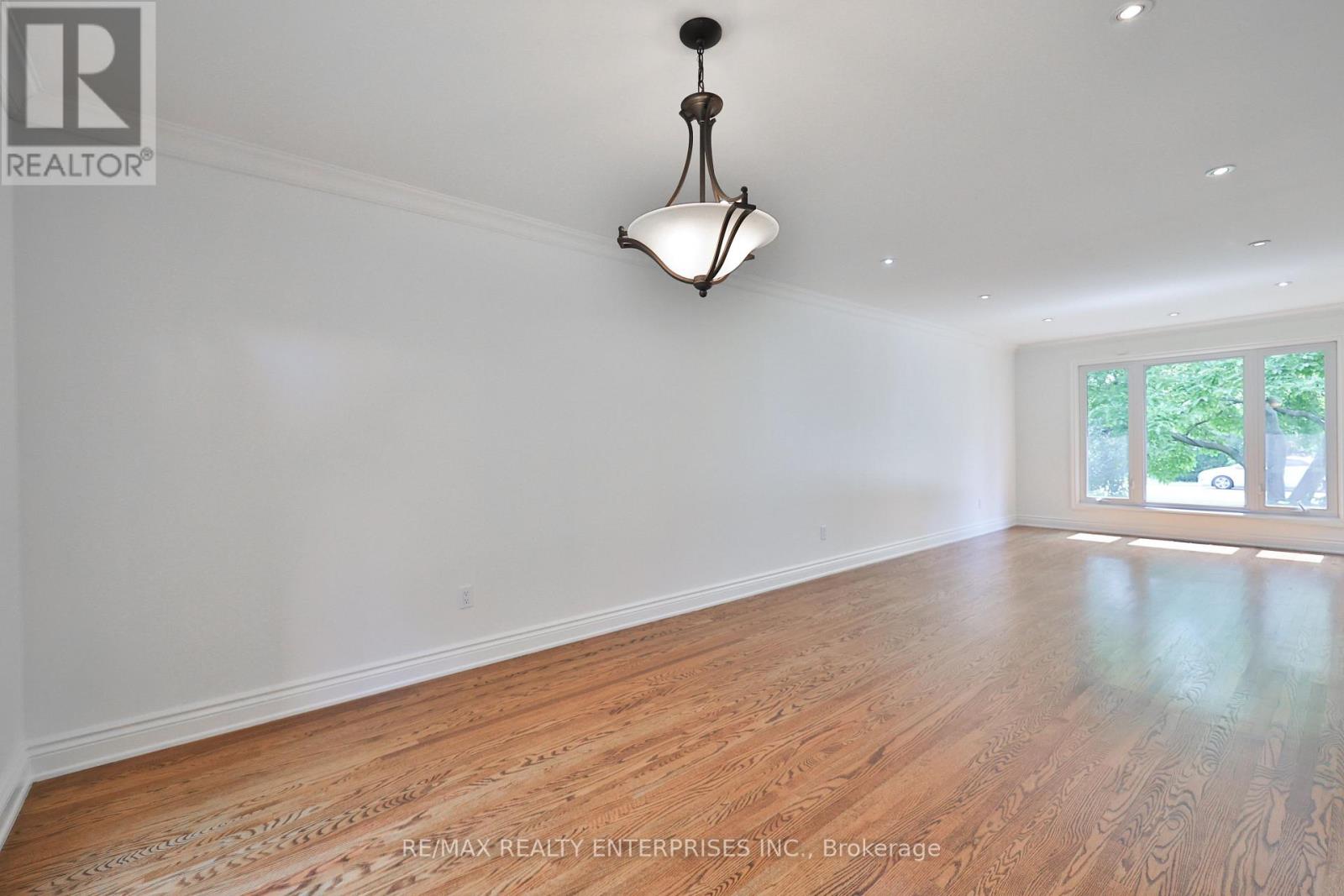 Photo 18 of 2501 Benedet Drive, Mississauga ON