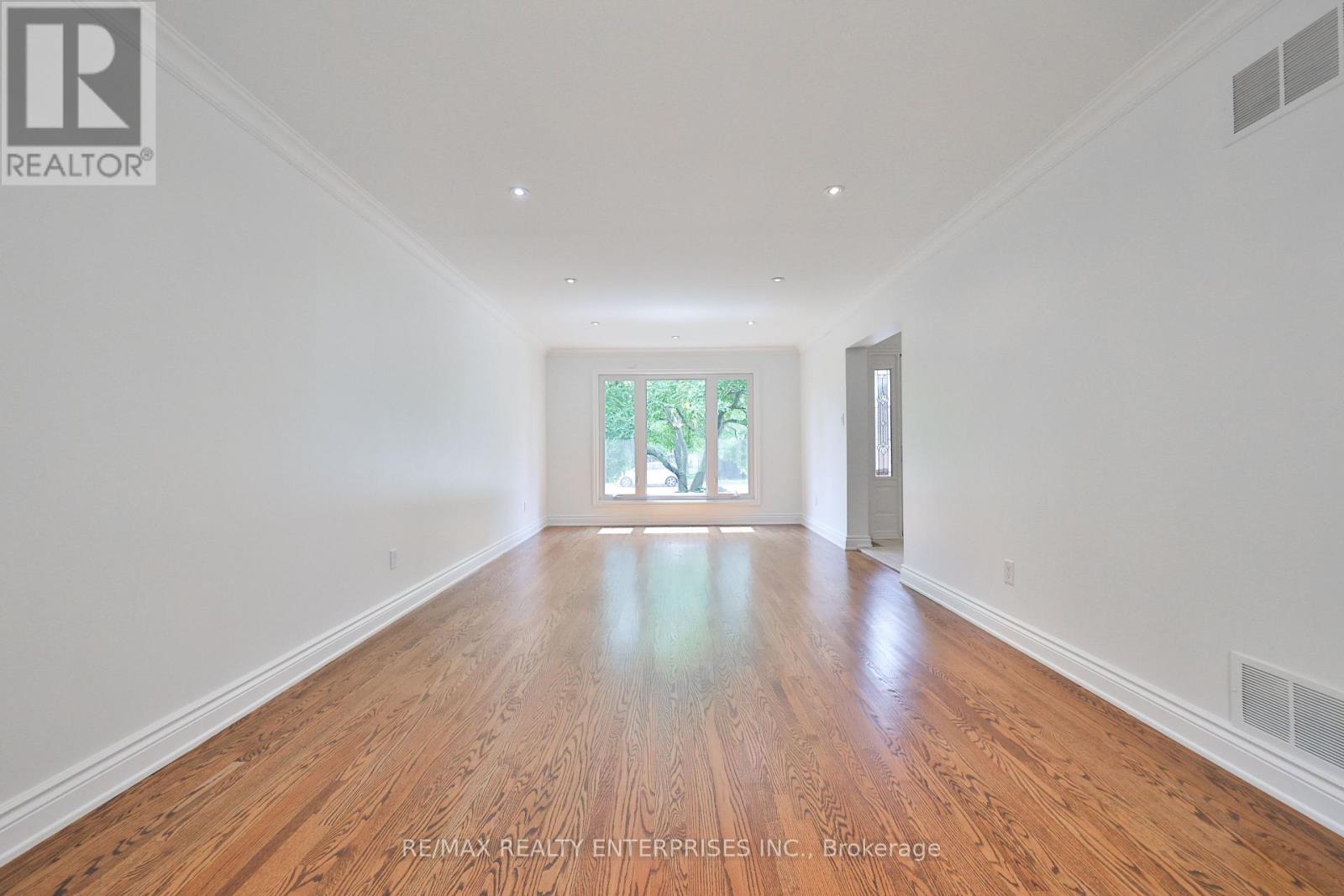 Photo 19 of 2501 Benedet Drive, Mississauga ON