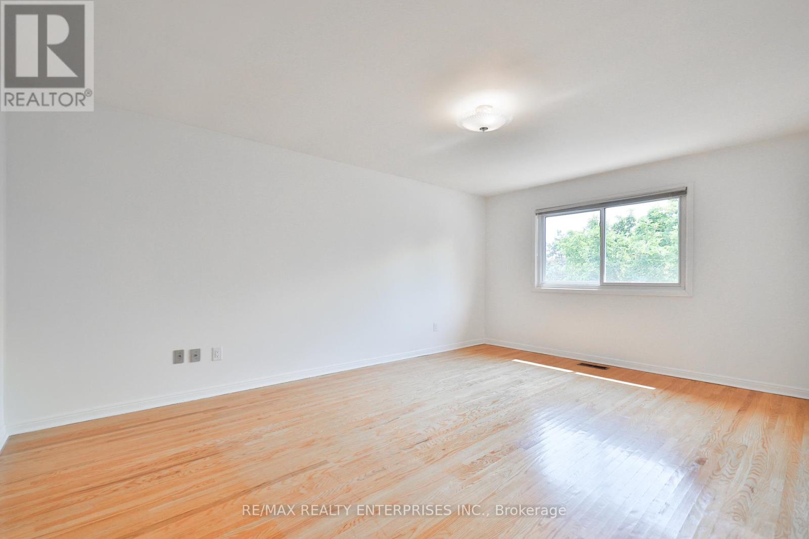 Photo 25 of 2501 Benedet Drive, Mississauga ON