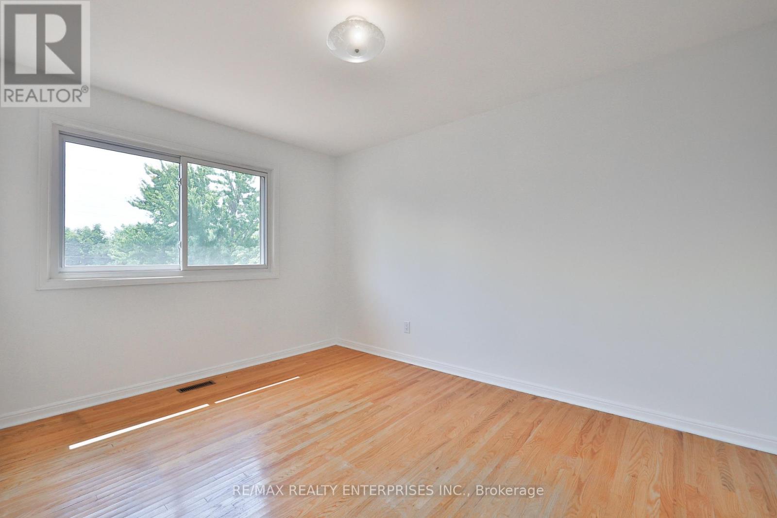 Photo 30 of 2501 Benedet Drive, Mississauga ON