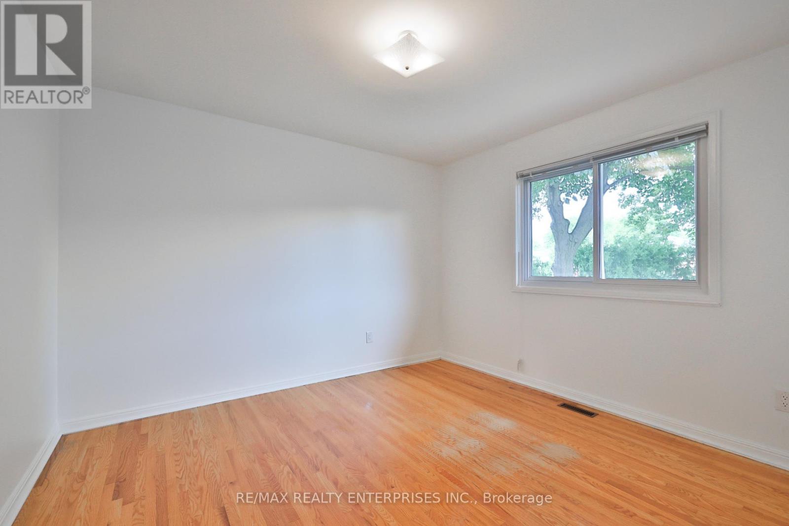 Photo 32 of 2501 Benedet Drive, Mississauga ON