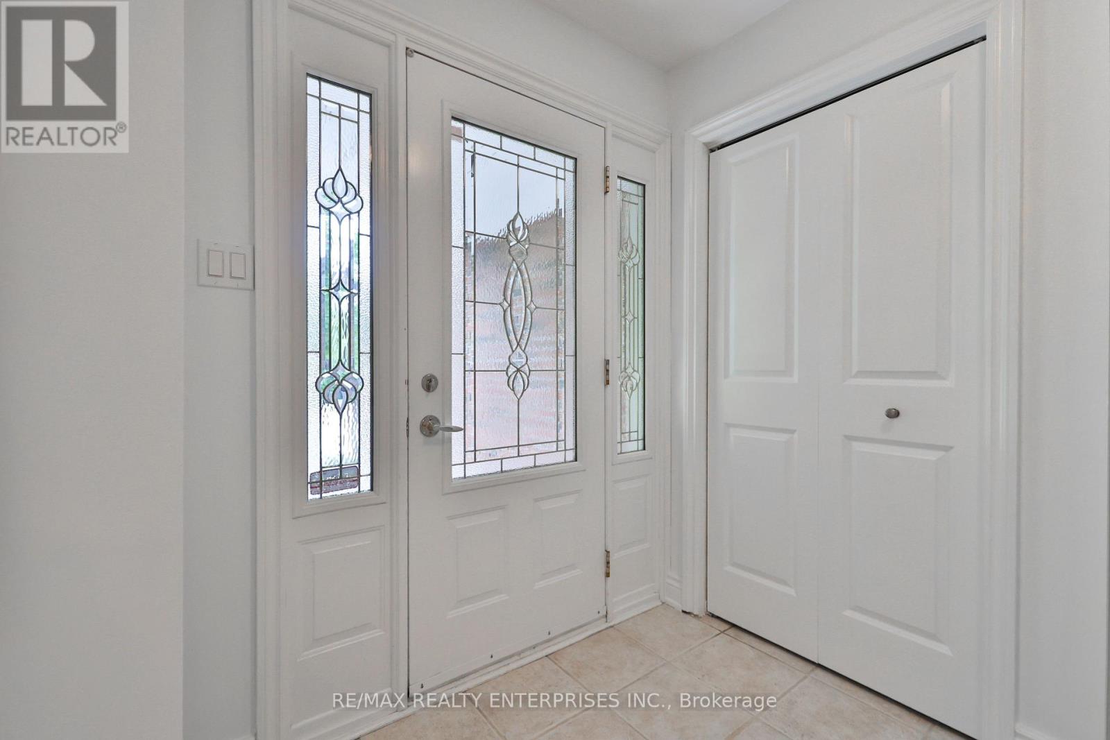 Photo 6 of 2501 Benedet Drive, Mississauga ON