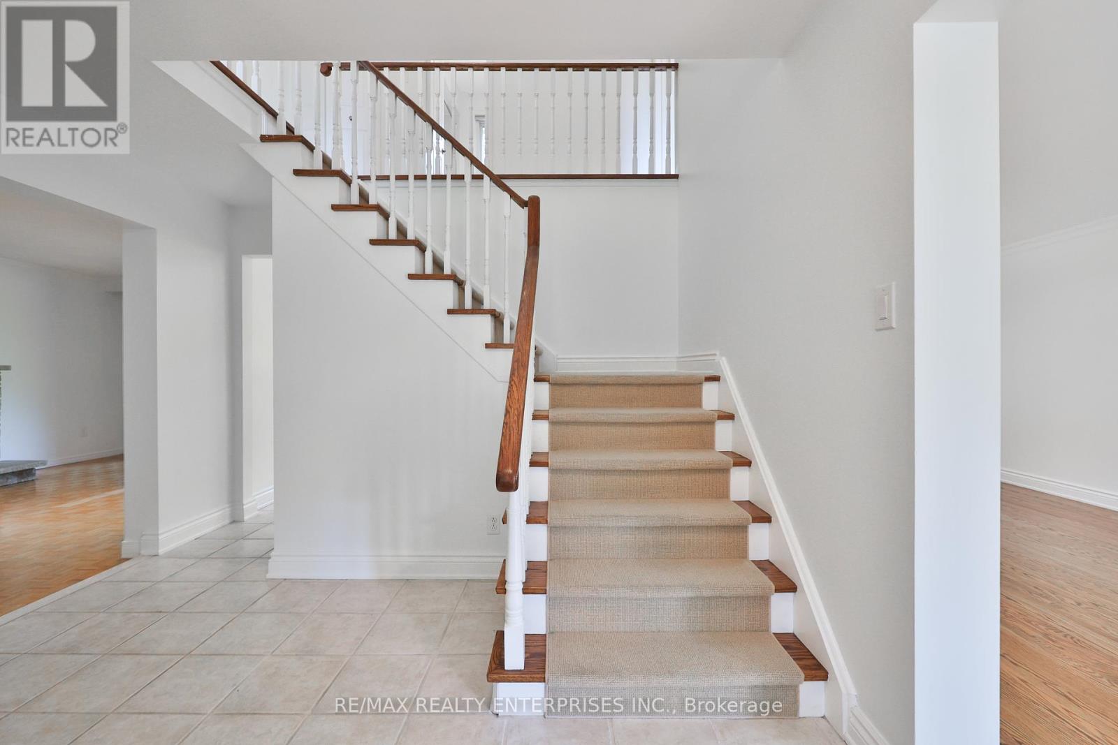 Photo 7 of 2501 Benedet Drive, Mississauga ON
