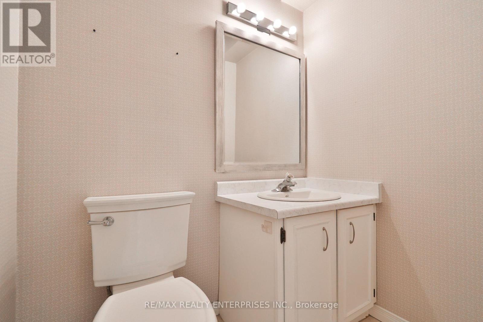 Photo 8 of 2501 Benedet Drive, Mississauga ON