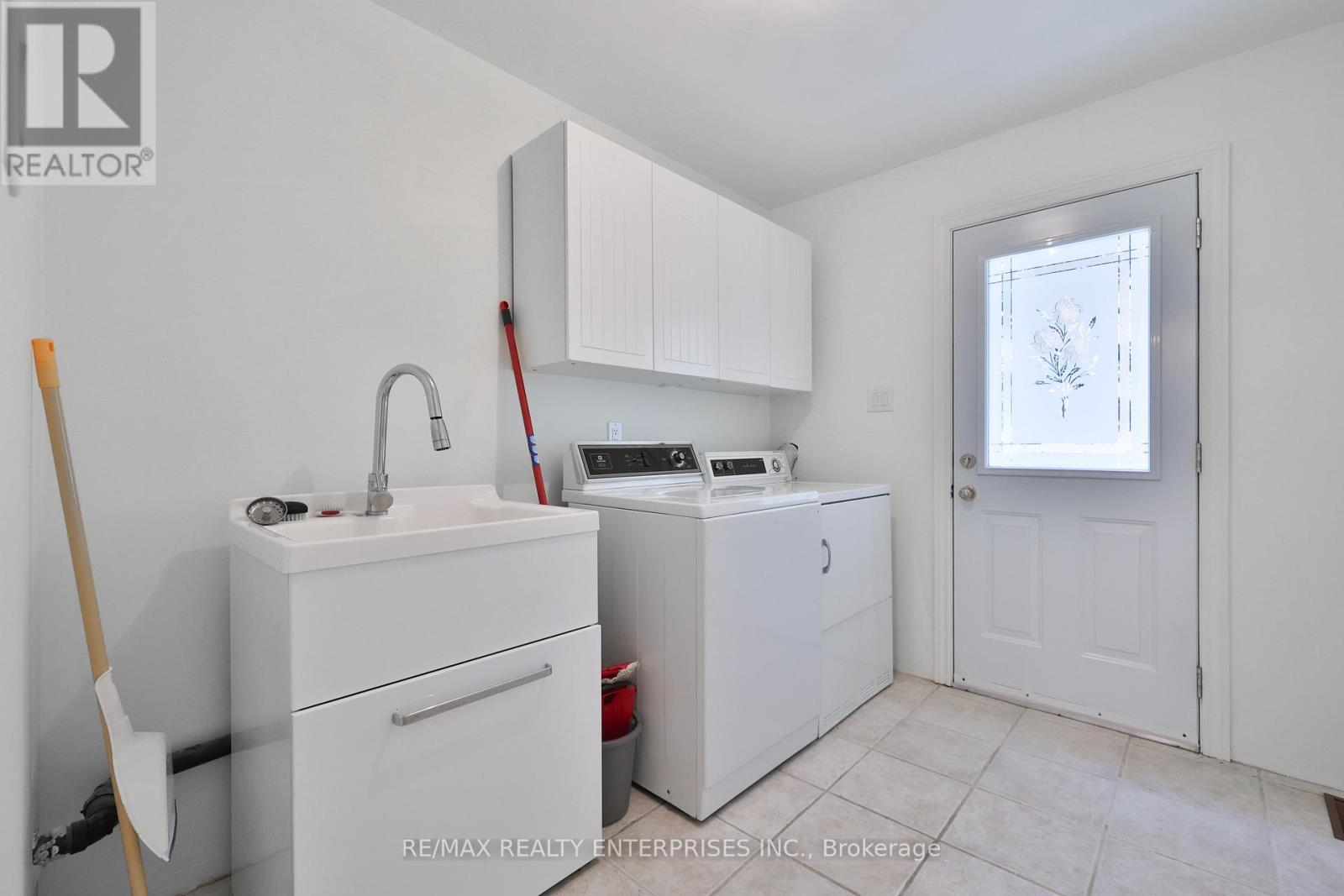 Photo 9 of 2501 Benedet Drive, Mississauga ON