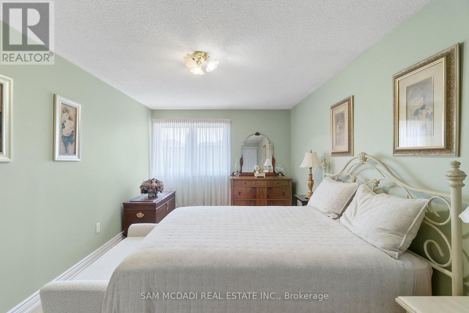 Photo 24 of 4260 Shelby Crescent, Mississauga ON