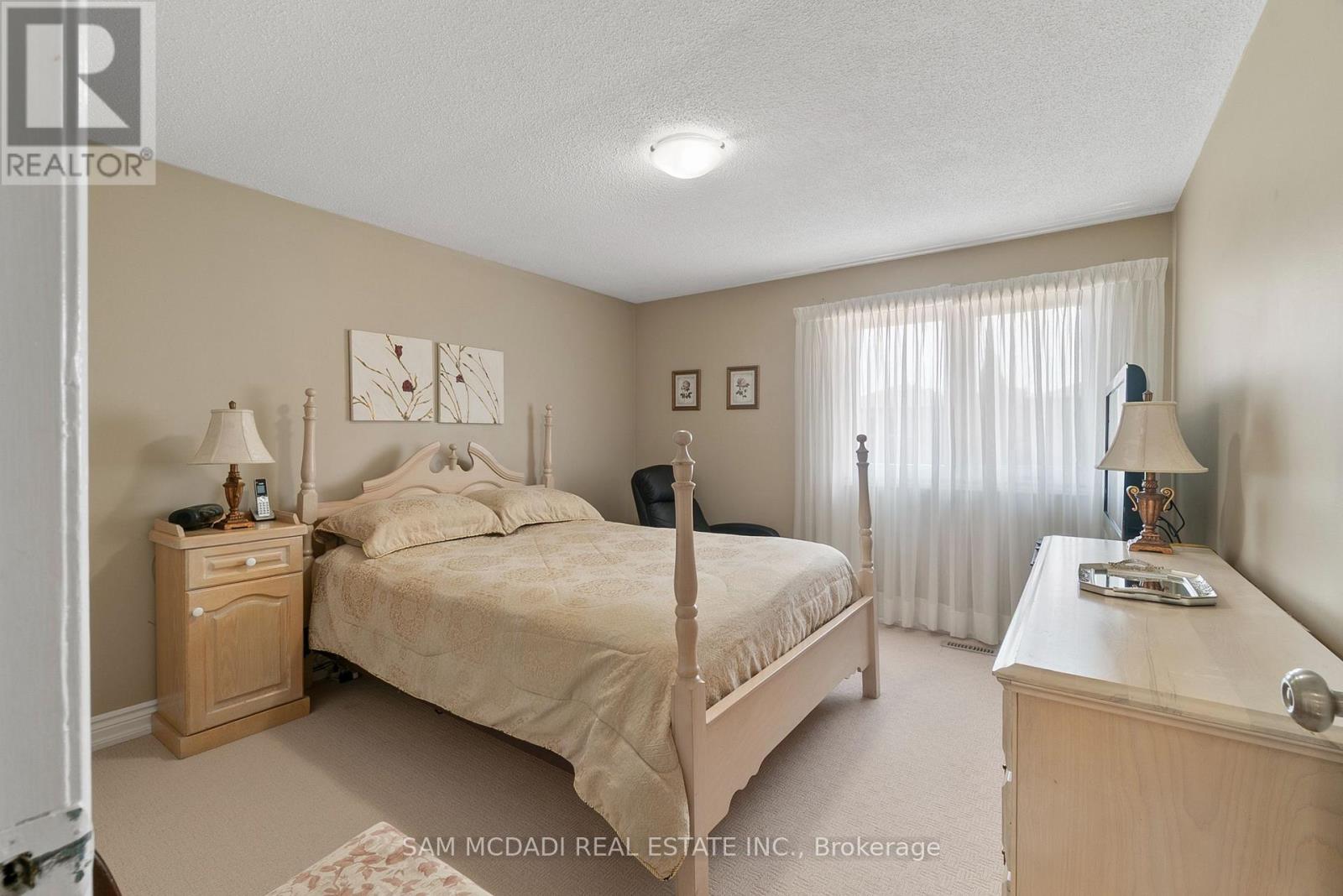 Photo 22 of 4260 Shelby Crescent, Mississauga ON