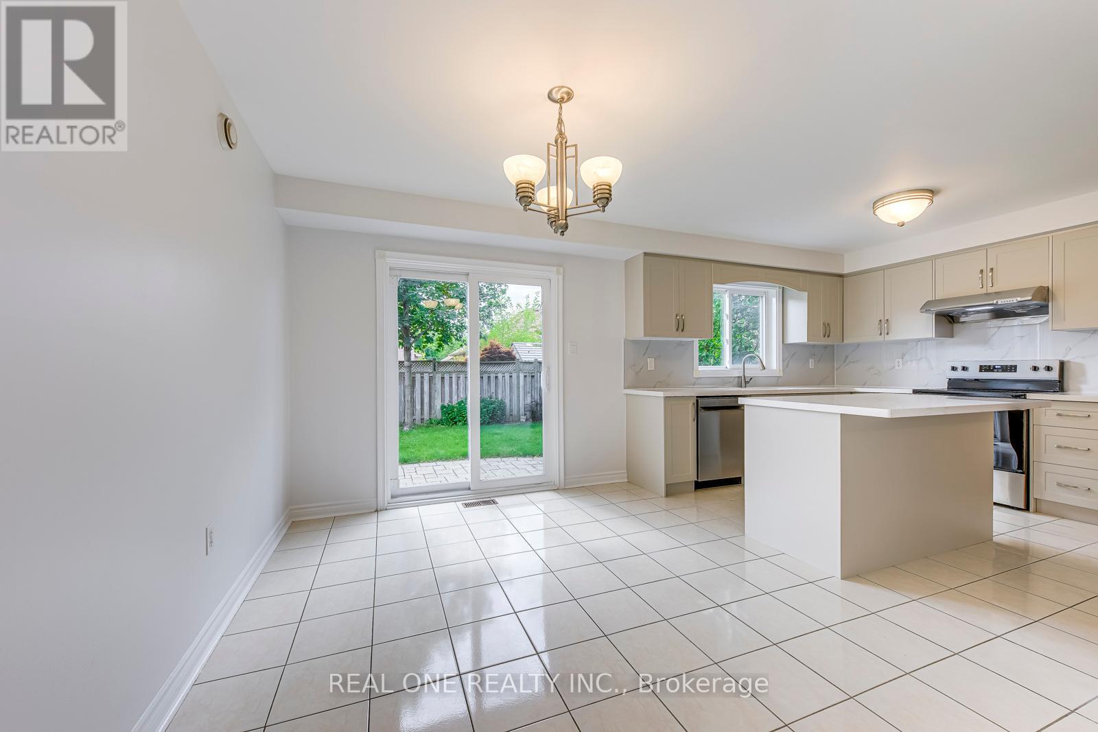 Photo 15 of 5192 Castlefield Drive, Mississauga ON