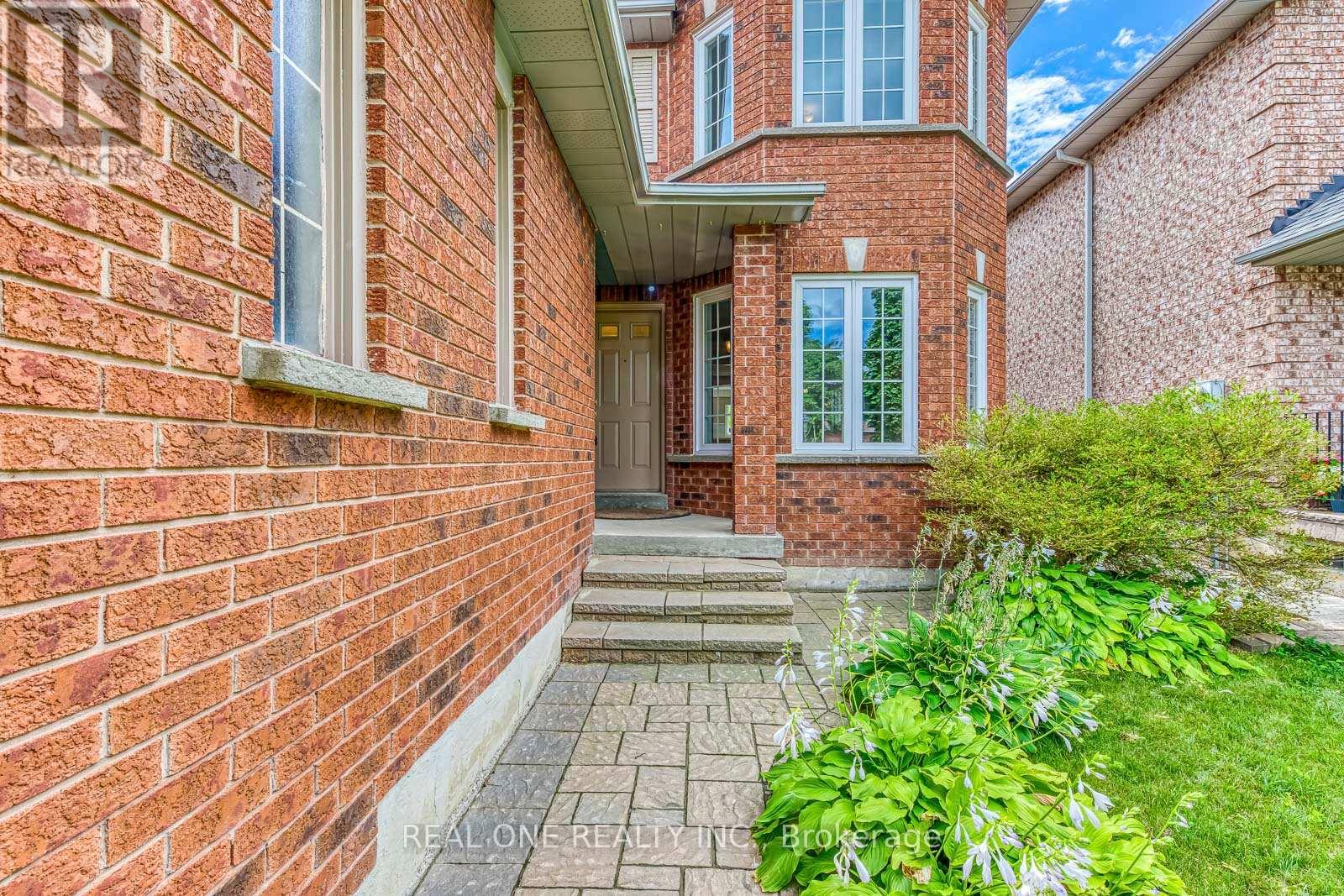 Photo 2 of 5192 Castlefield Drive, Mississauga ON