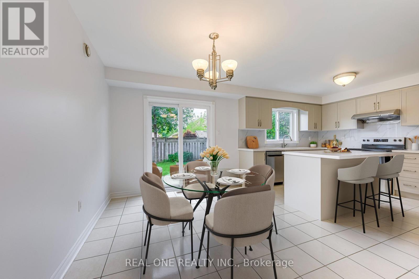 Photo 5 of 5192 Castlefield Drive, Mississauga ON
