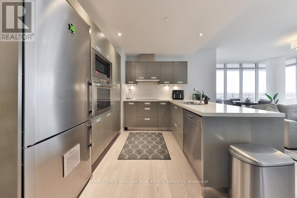 Photo 14 of 1511 88 Park Lawn Road, Toronto ON