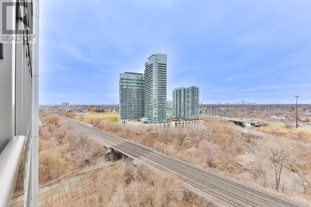 Photo 37 of 1511 88 Park Lawn Road, Toronto ON