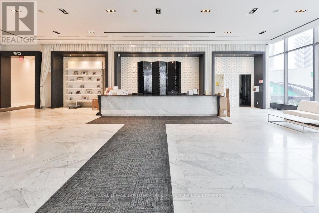 Photo 8 of 1511 88 Park Lawn Road, Toronto ON