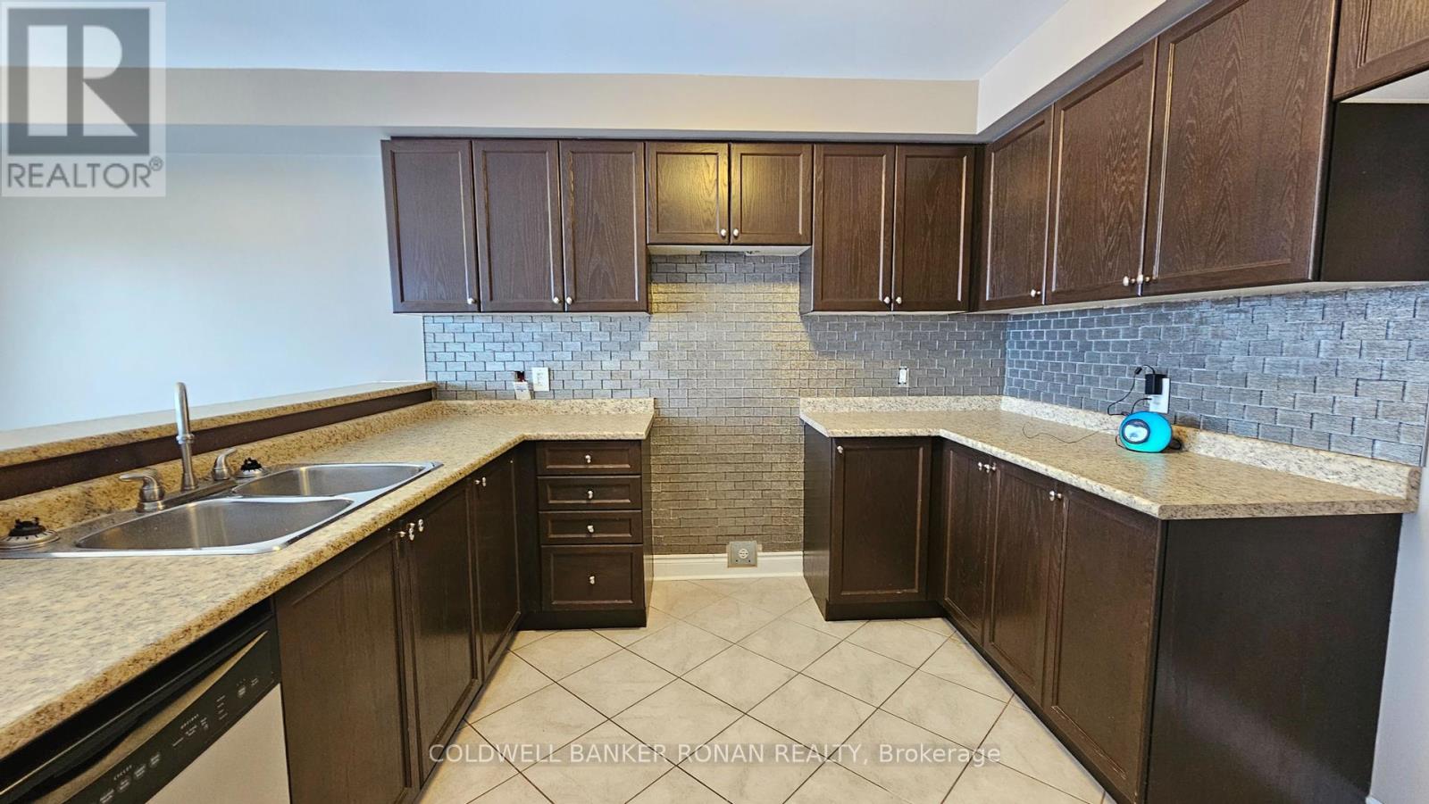 Photo 19 of 116 Tomabrook Crescent, Brampton ON
