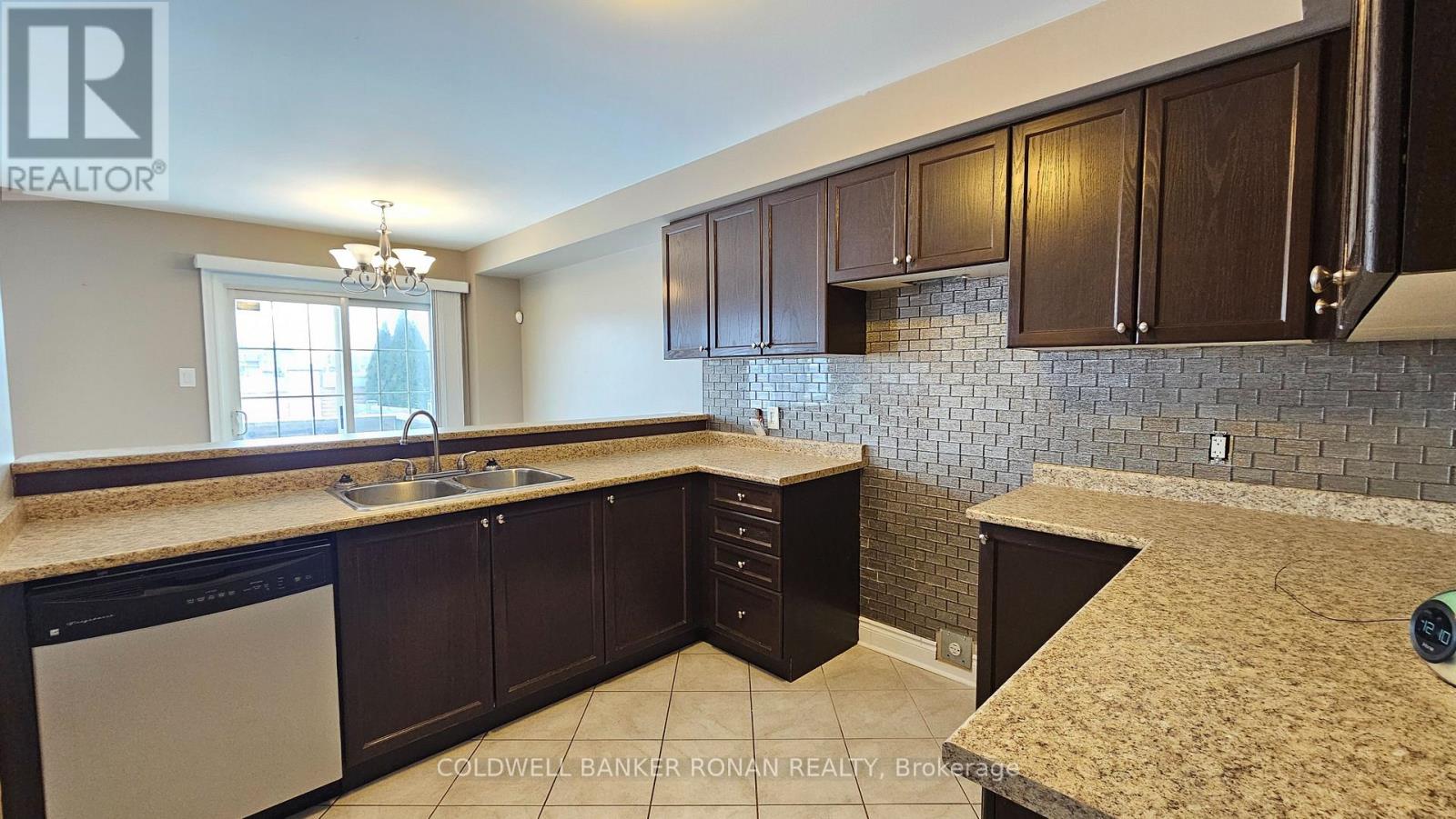 Photo 27 of 116 Tomabrook Crescent, Brampton ON