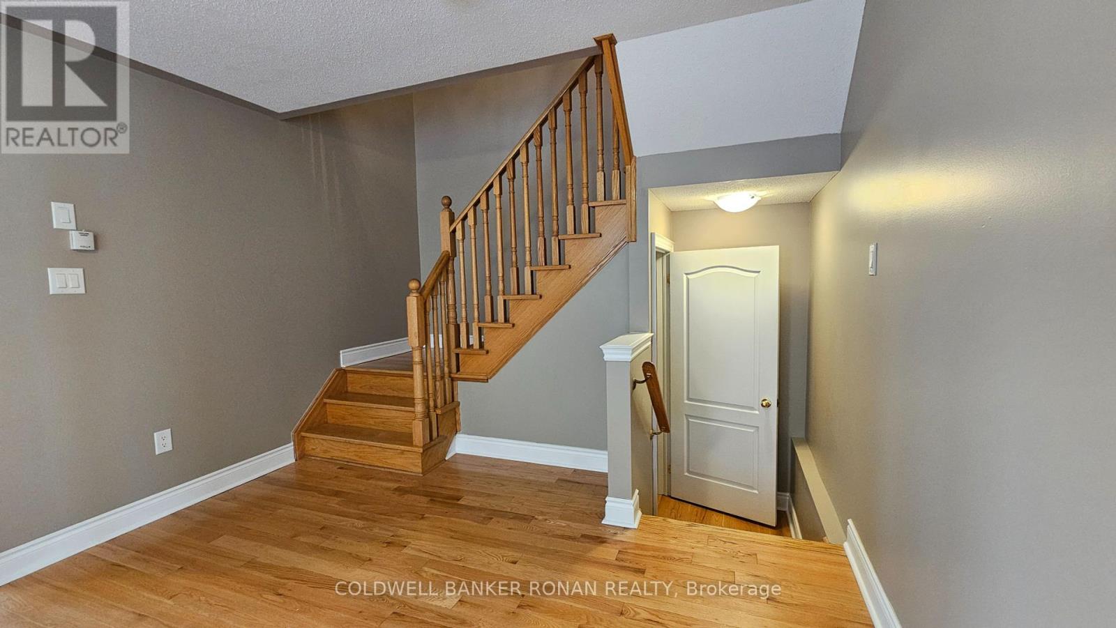 Photo 13 of 116 Tomabrook Crescent, Brampton ON