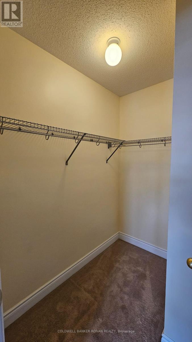 Photo 31 of 116 Tomabrook Crescent, Brampton ON