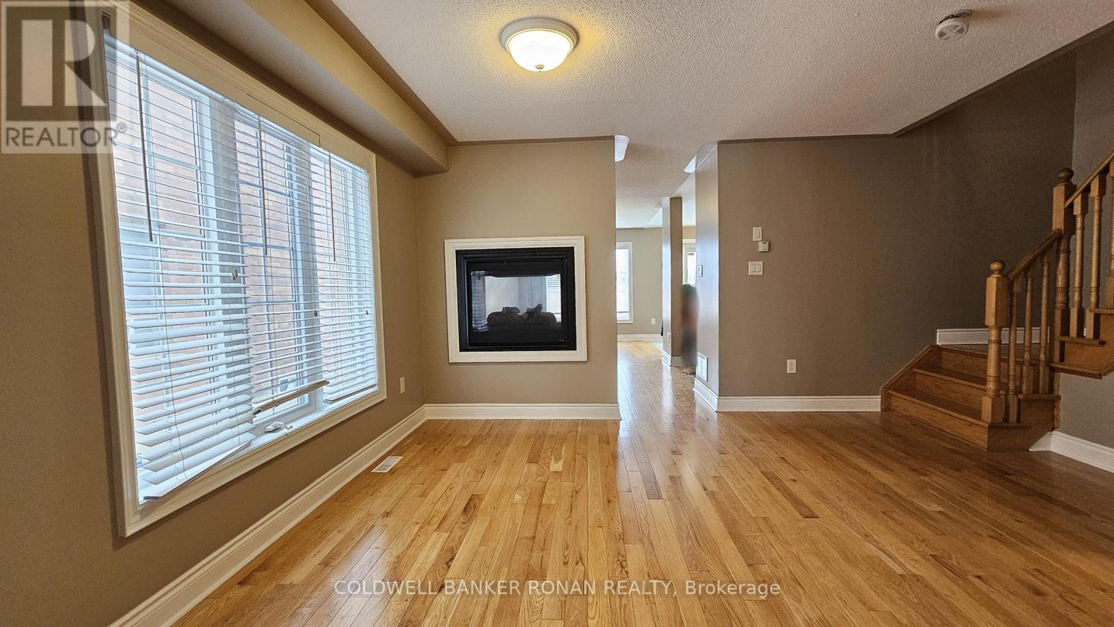 Photo 10 of 116 Tomabrook Crescent, Brampton ON