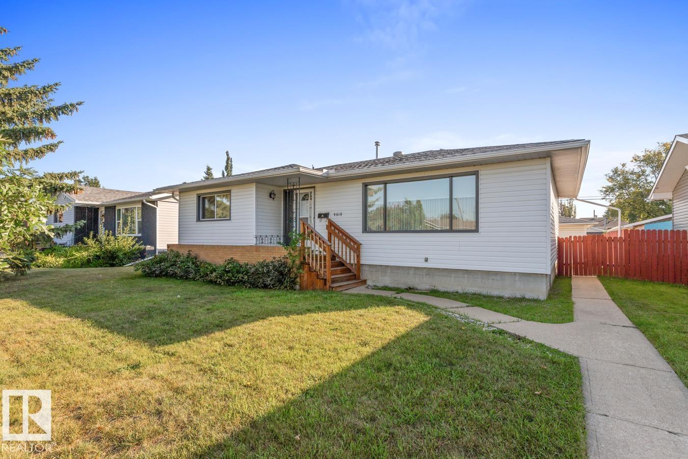 Photo 1 of 9619 69 A St Nw, Edmonton AB