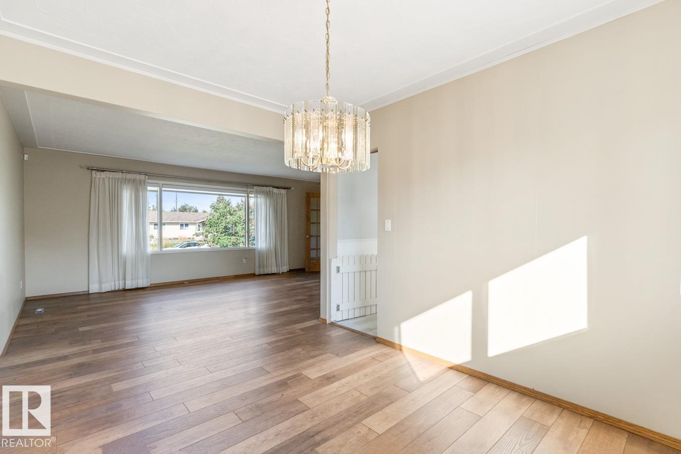 Photo 10 of 9619 69 A St Nw, Edmonton AB