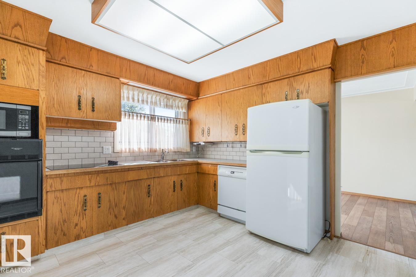 Photo 12 of 9619 69 A St Nw, Edmonton AB