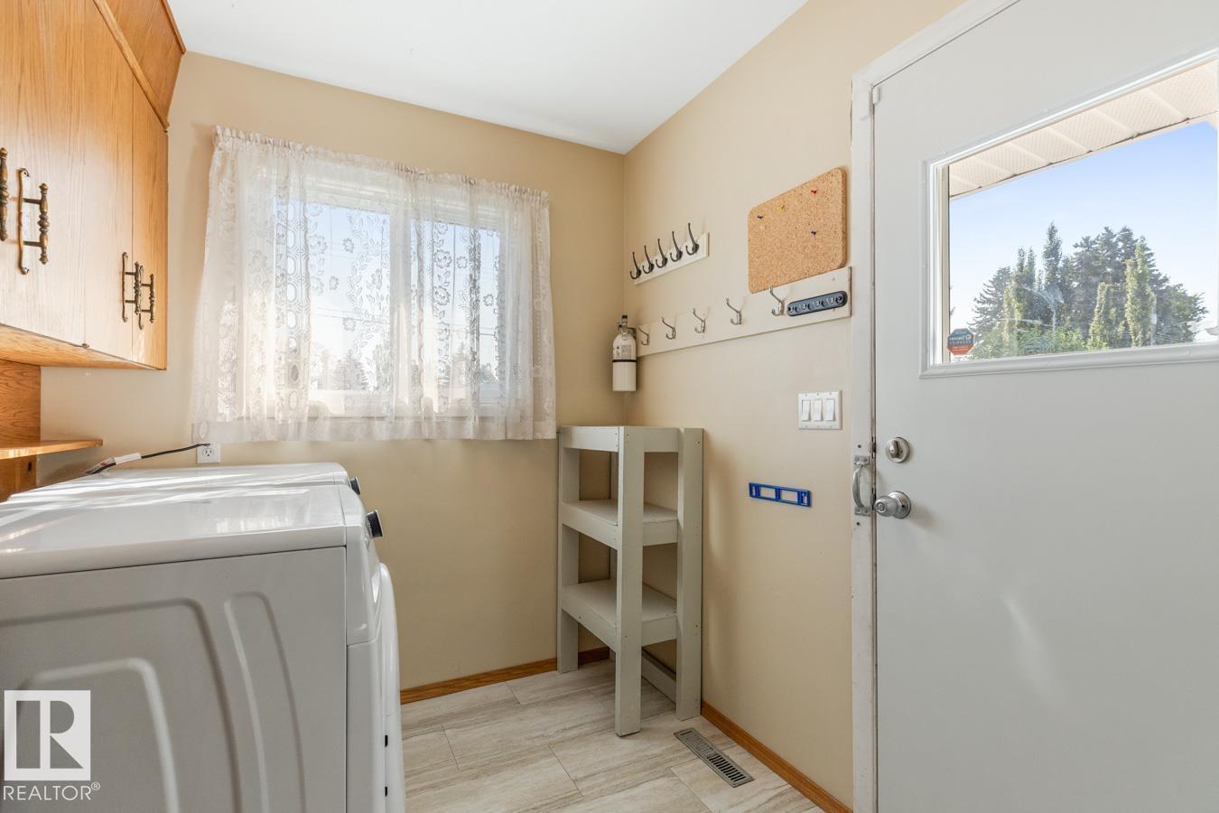 Photo 16 of 9619 69 A St Nw, Edmonton AB