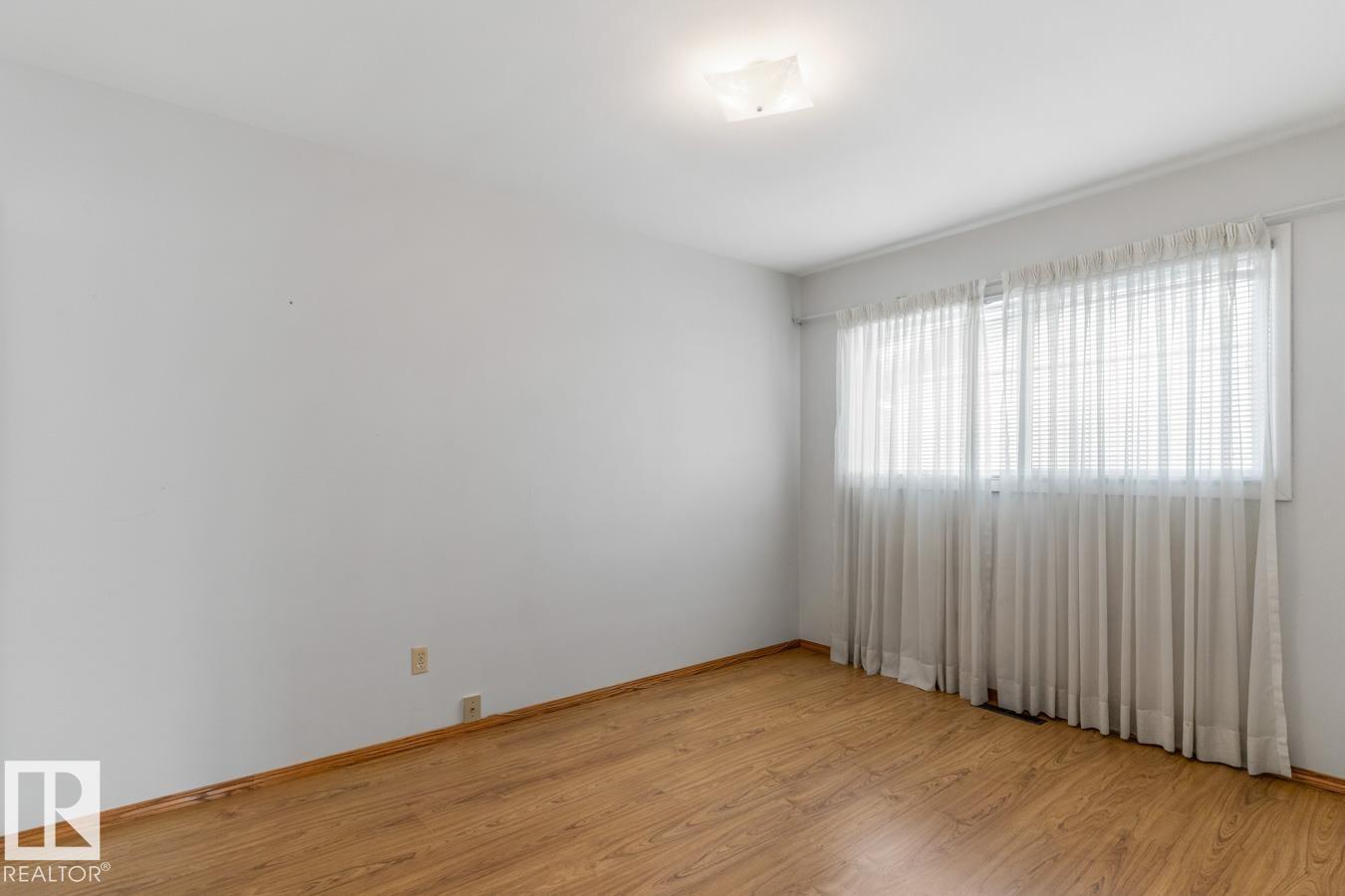 Photo 18 of 9619 69 A St Nw, Edmonton AB