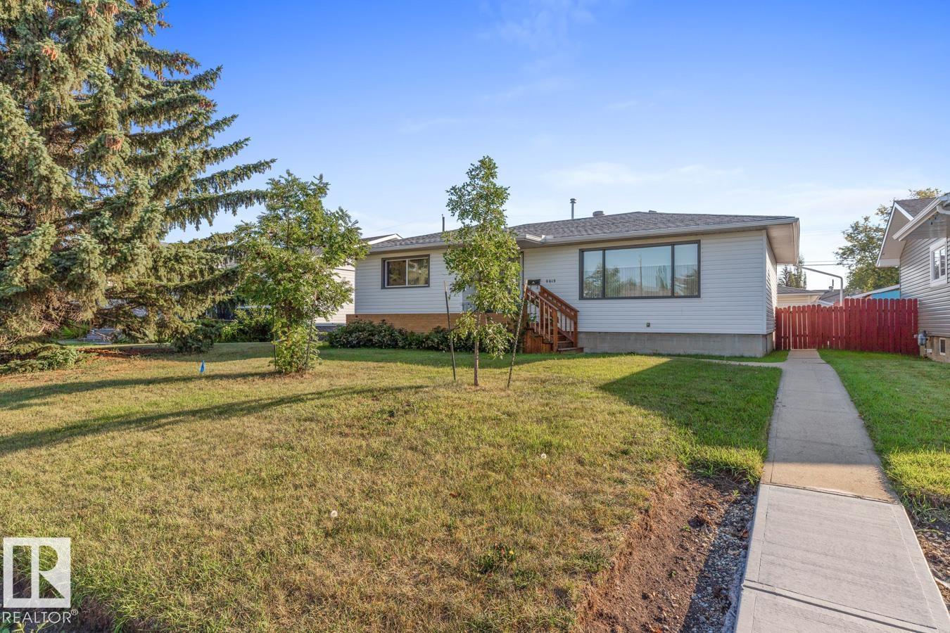 Photo 2 of 9619 69 A St Nw, Edmonton AB