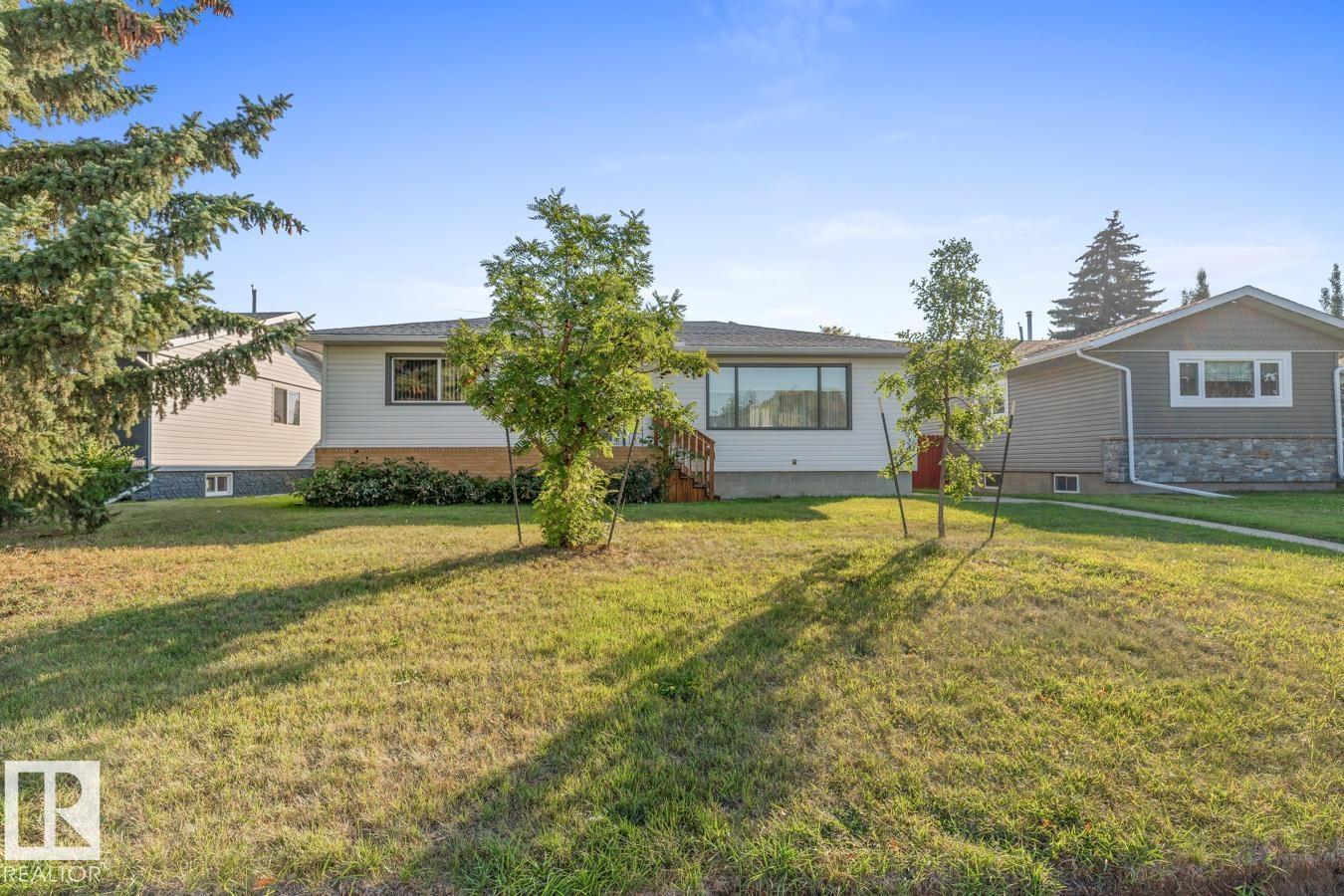 Photo 3 of 9619 69 A St Nw, Edmonton AB