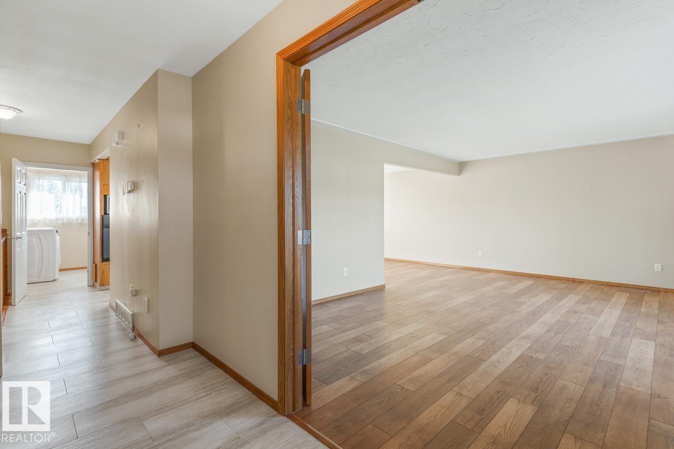 Photo 5 of 9619 69 A St Nw, Edmonton AB