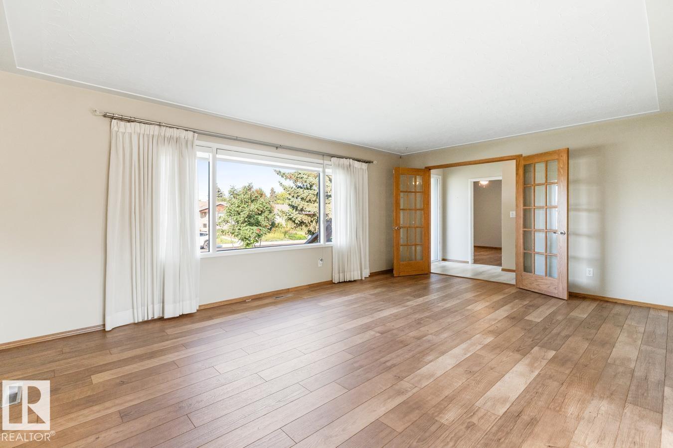 Photo 7 of 9619 69 A St Nw, Edmonton AB