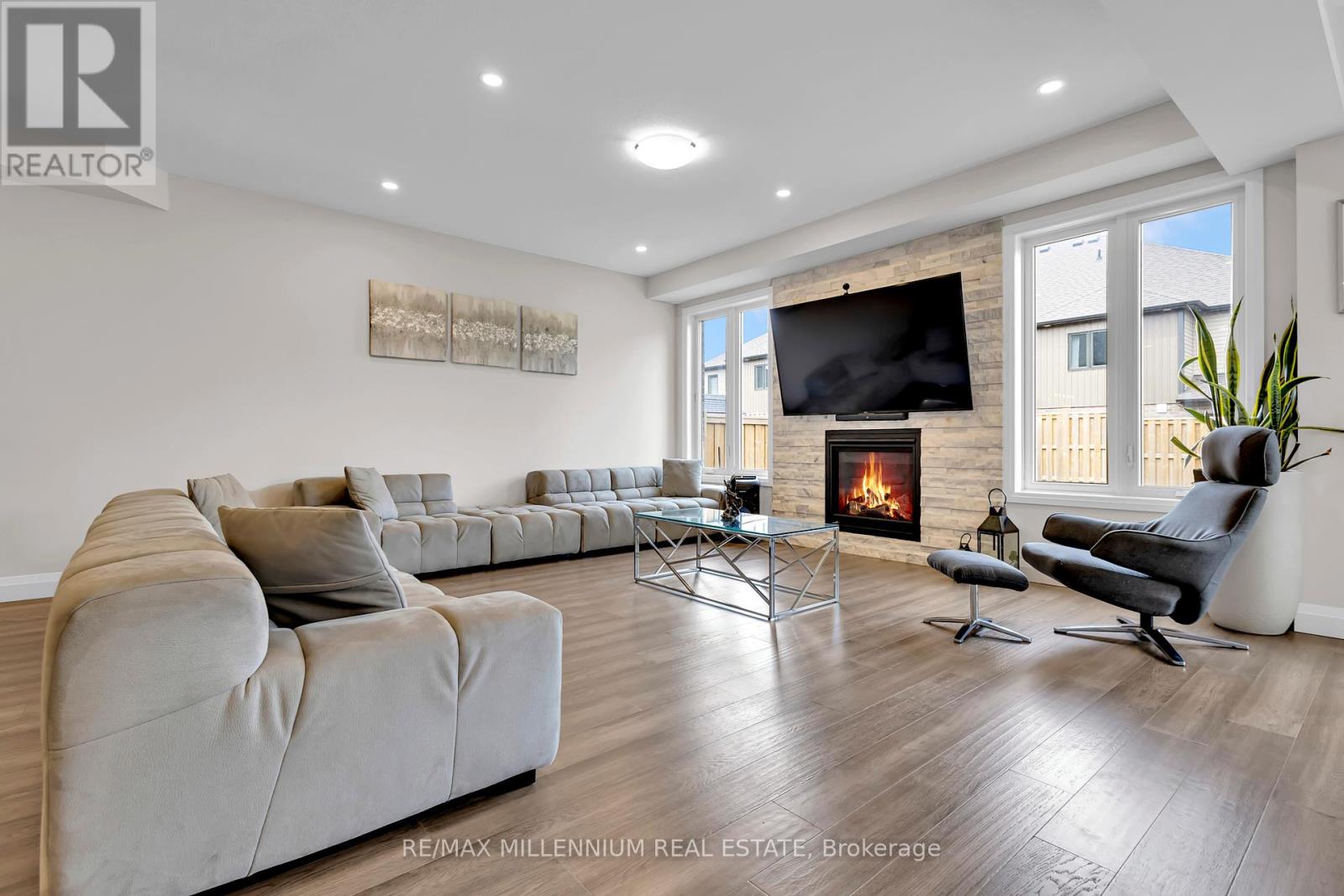 Photo 4 of 11 Tindall Crescent S, East Luther Grand Valley ON