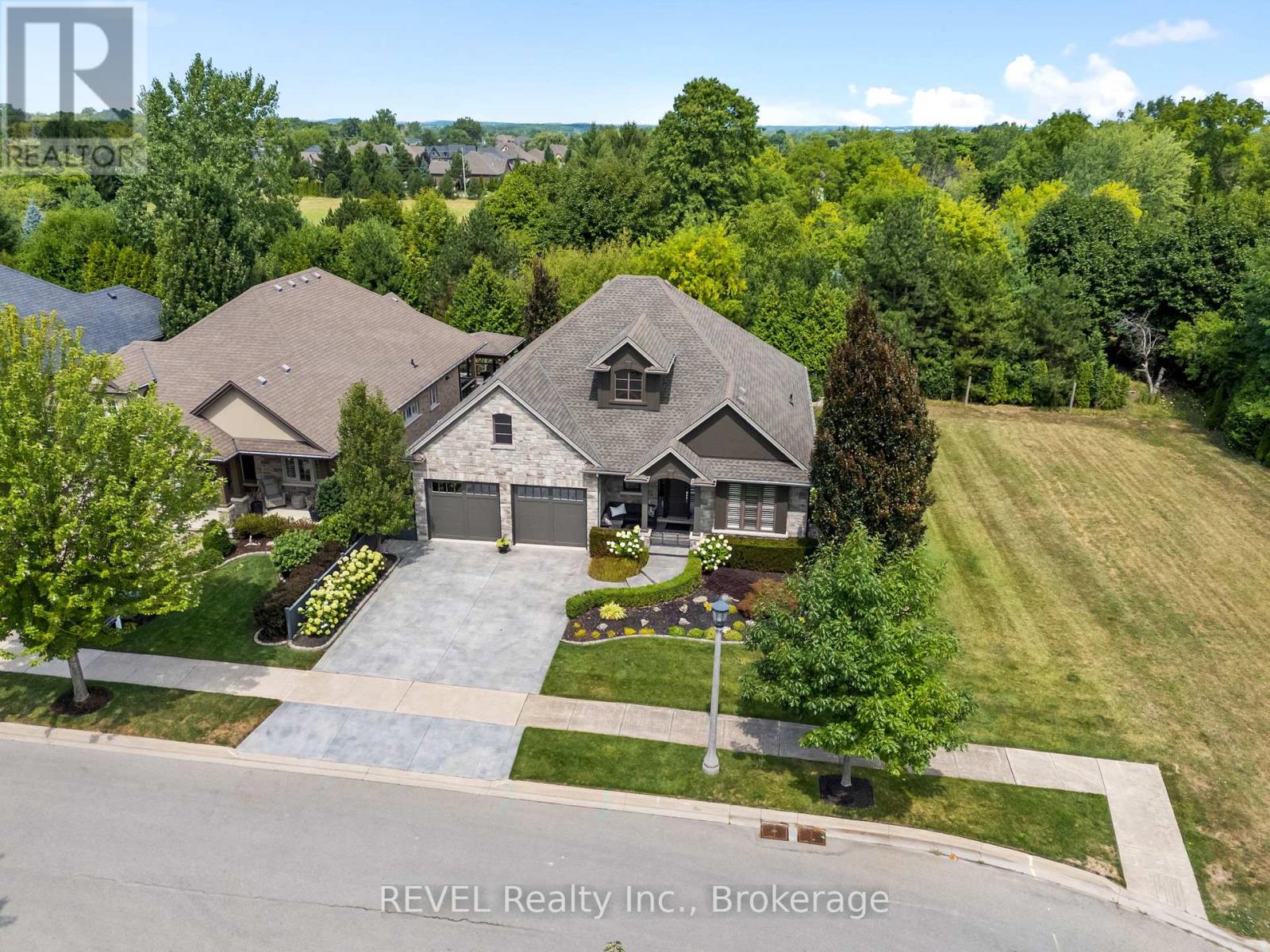 Photo 43 of 2 Tulip Tree Road, Niagaraonthelake ON
