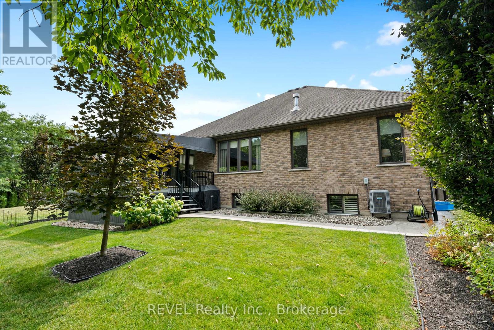 Photo 35 of 2 Tulip Tree Road, Niagaraonthelake ON
