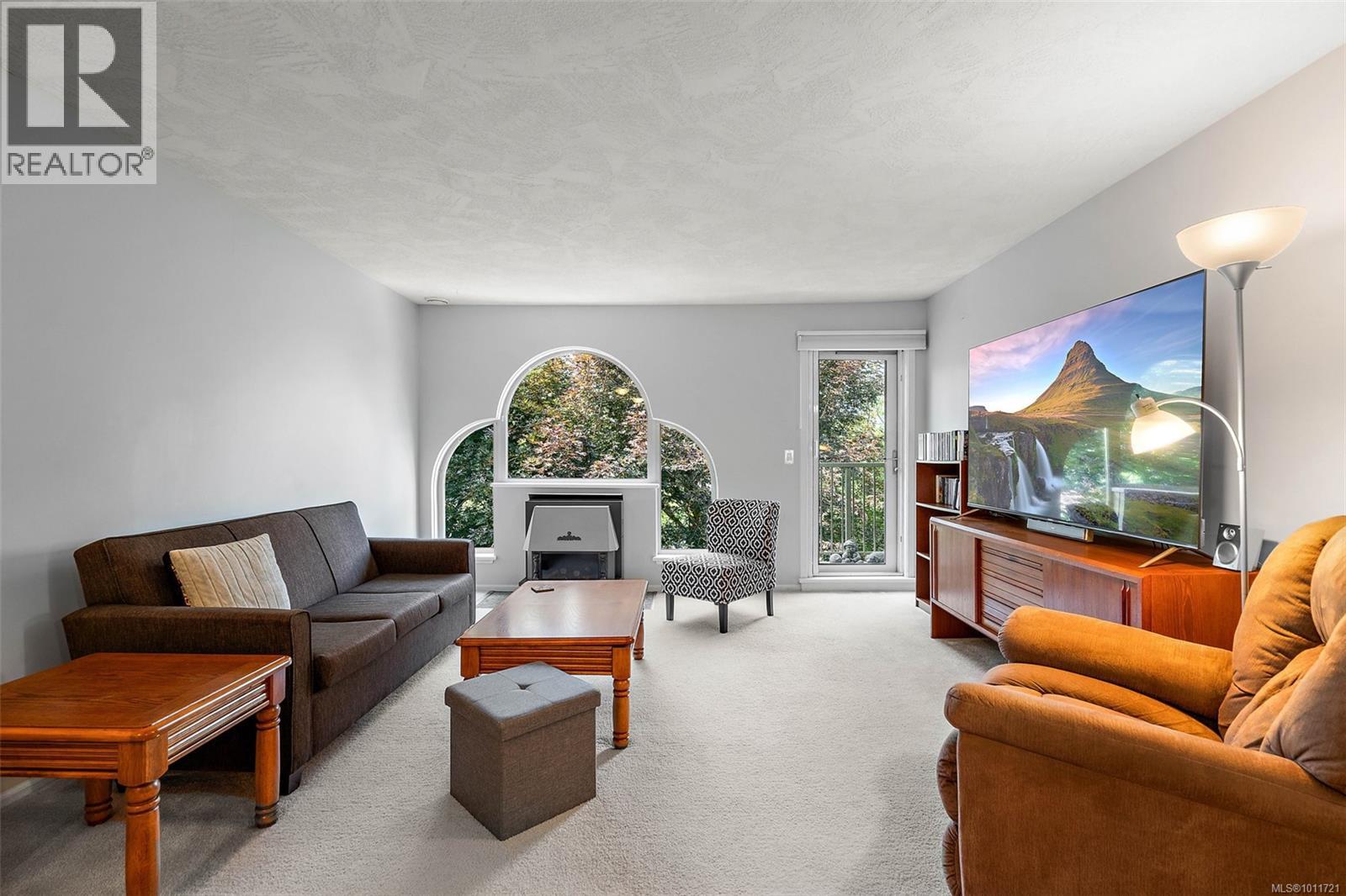 Photo 1 of 306 3880 Quadra St, Saanich BC